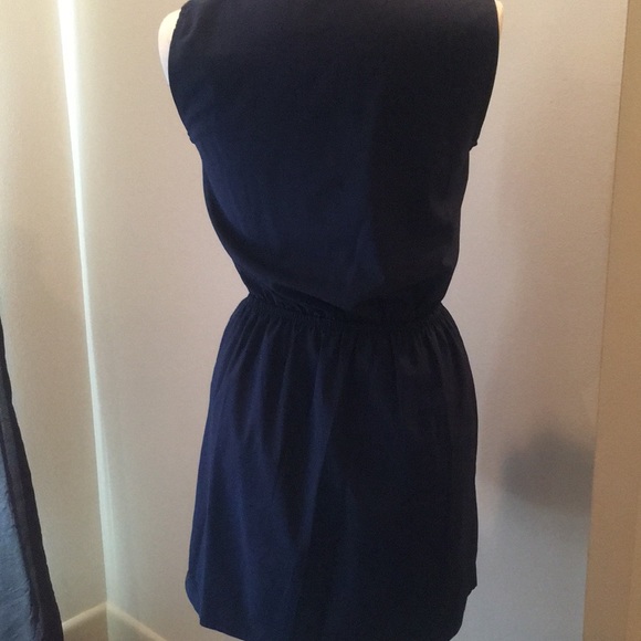 Navy V-Neck dress with neck detail and pockets - Picture 3 of 3